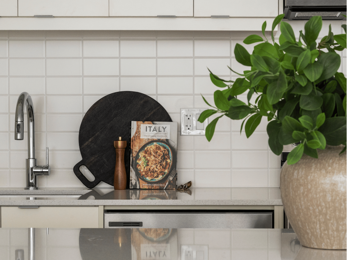 Staged kitchen at The Towns at York MIlls & Leslie.